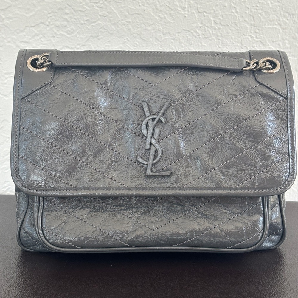 SAINT LAURENT NIKI MEDIUM IN VINTAGE LEATHER LIGHT MUSK